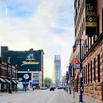 Pet-Friendly Canal Park Condonear Lakewalk Pool