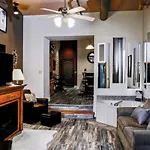 Pet-Friendly Canal Park Condonear Lakewalk Pool