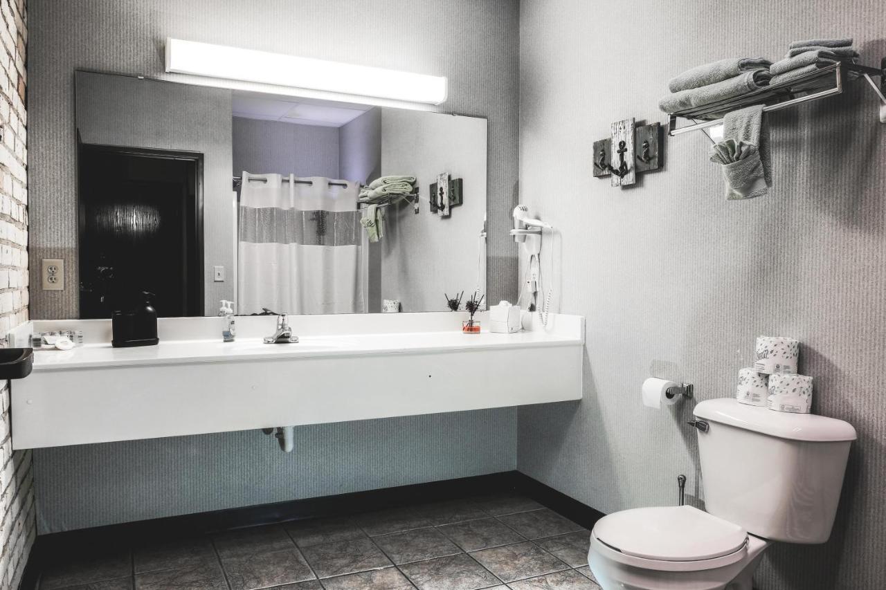 Pet-friendly Canal Park Condonear Lakewalk Pool Holiday home Duluth