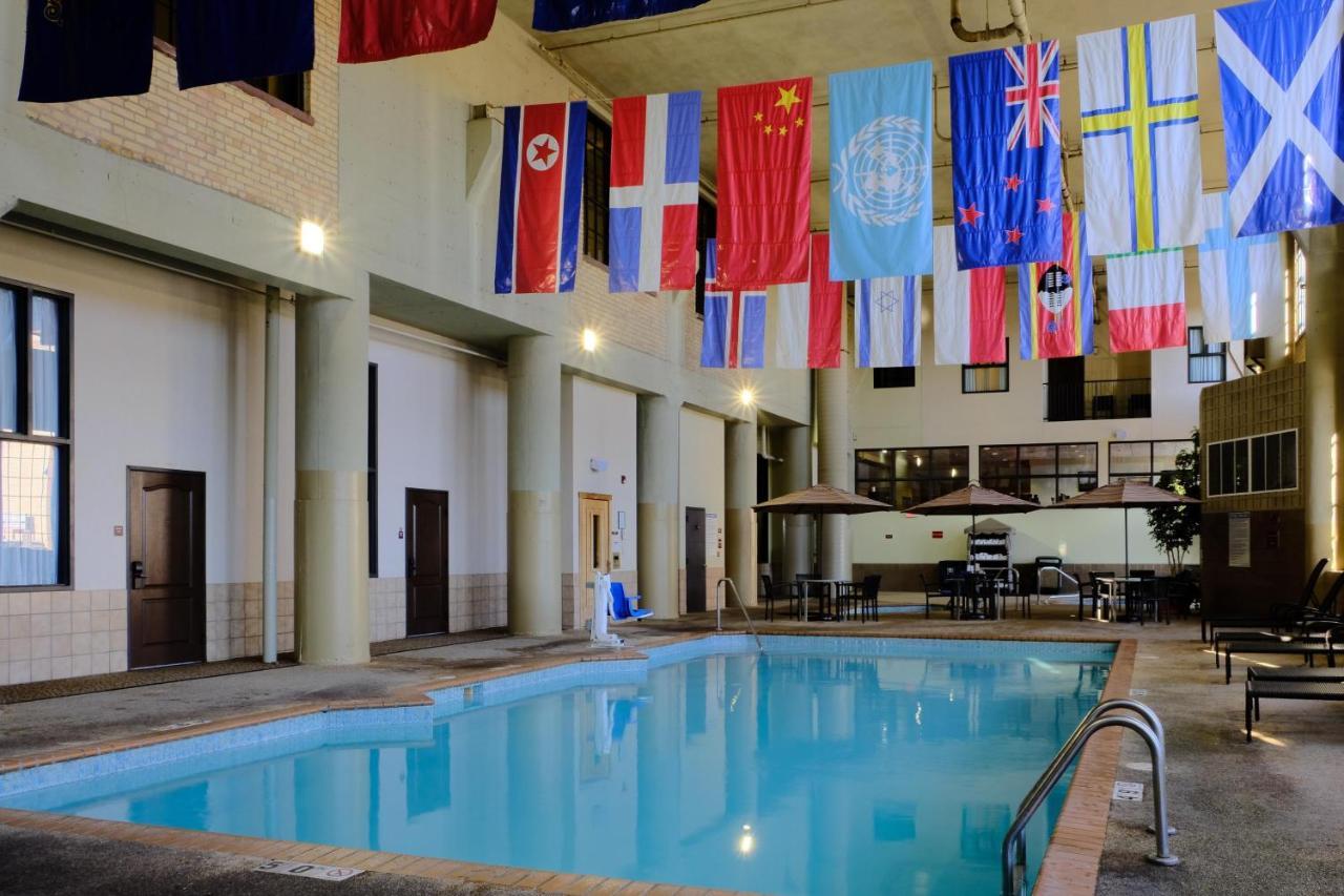Pet-friendly Canal Park Condonear Lakewalk Pool