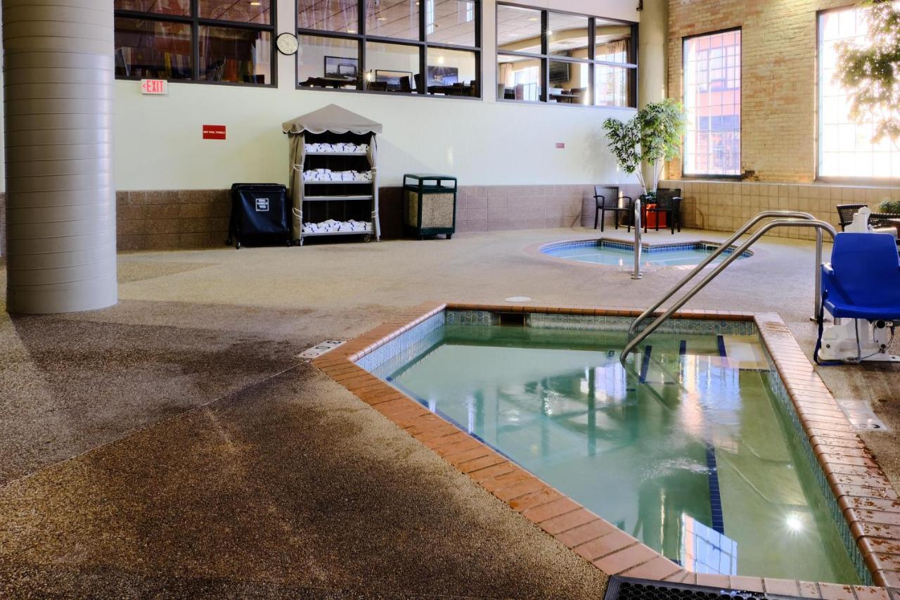 Pet-friendly Canal Park Condonear Lakewalk Pool *