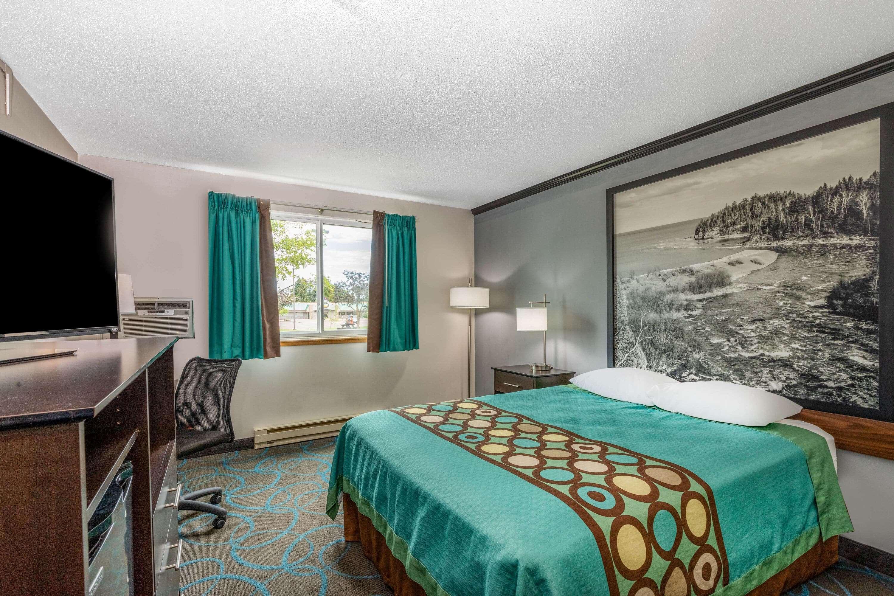 Super 8 By Wyndham Hotel 2*