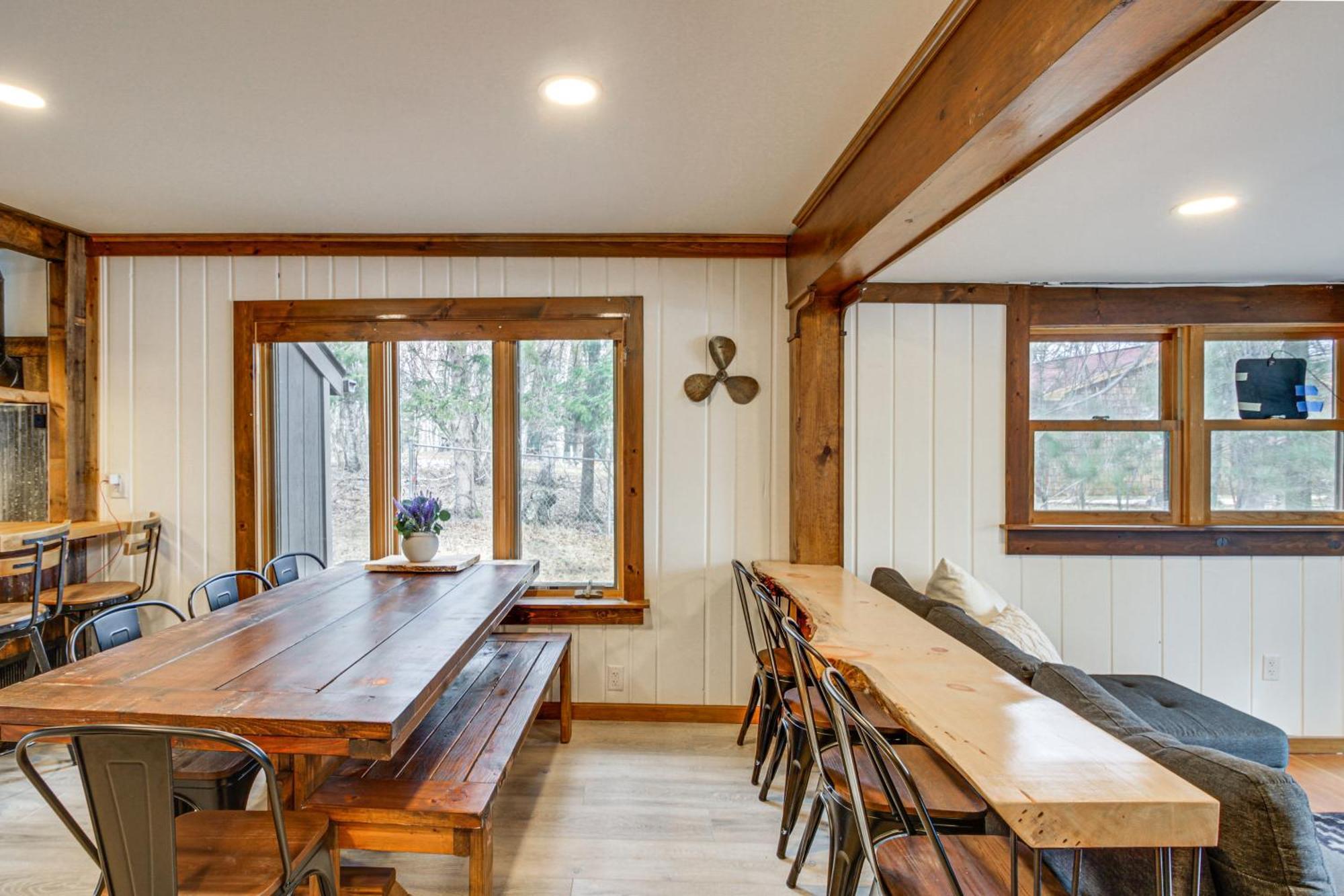 Holiday home Waterfront With Deck And River View! Duluth