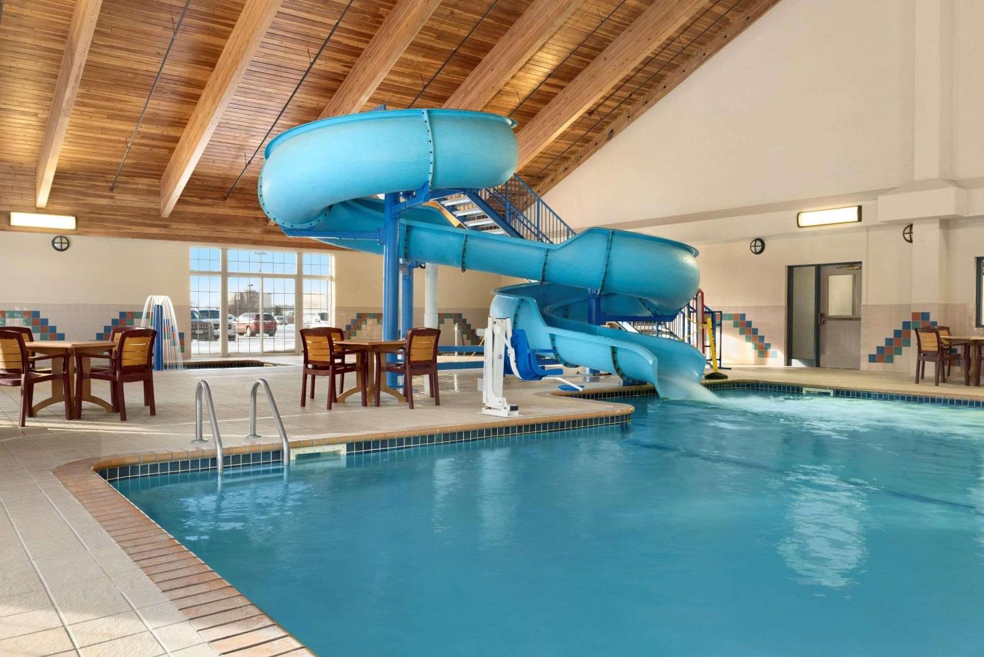 Country & By Radisson, North, Mn 3* Duluth