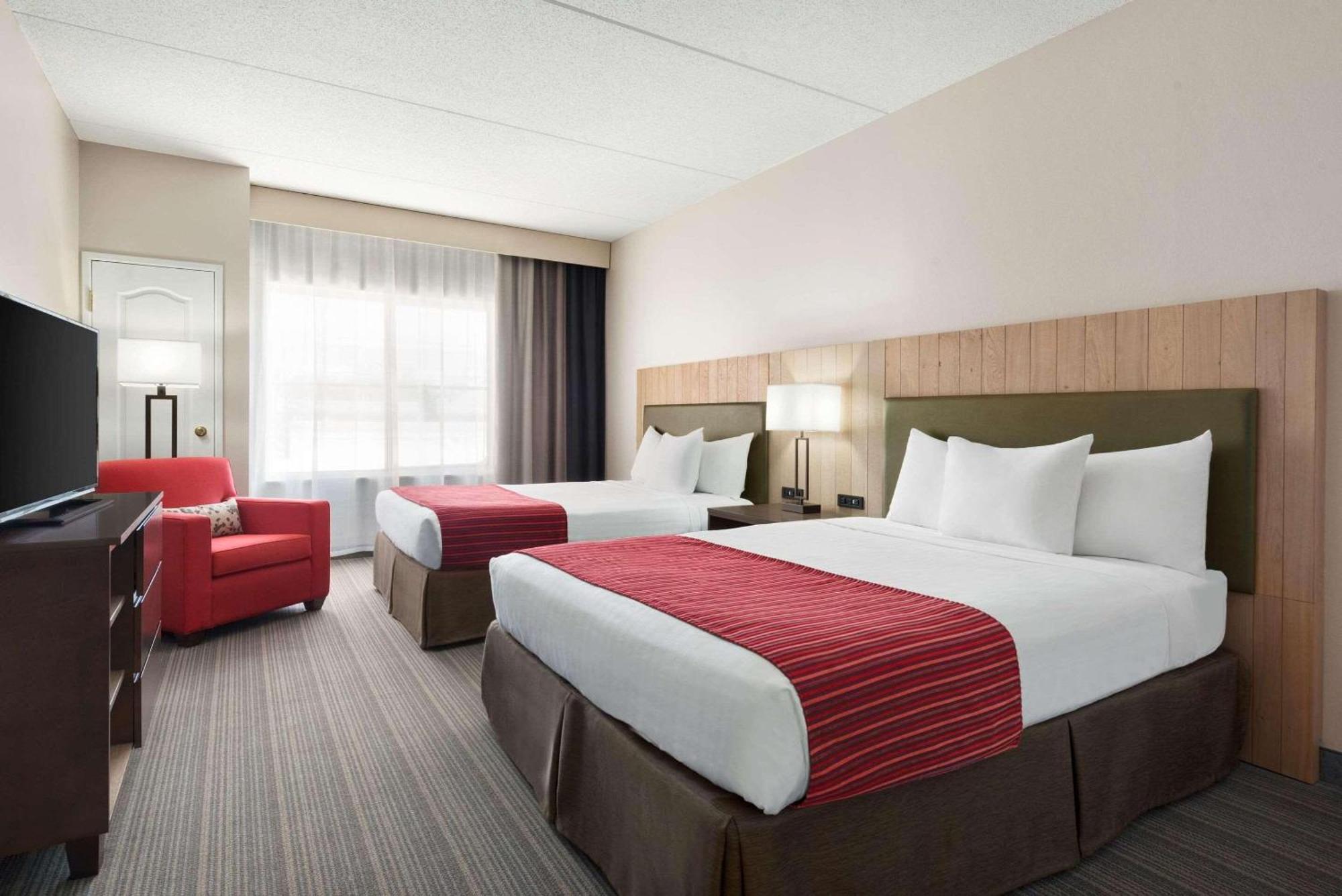 Hotel Country & By Radisson, North, Mn 3*