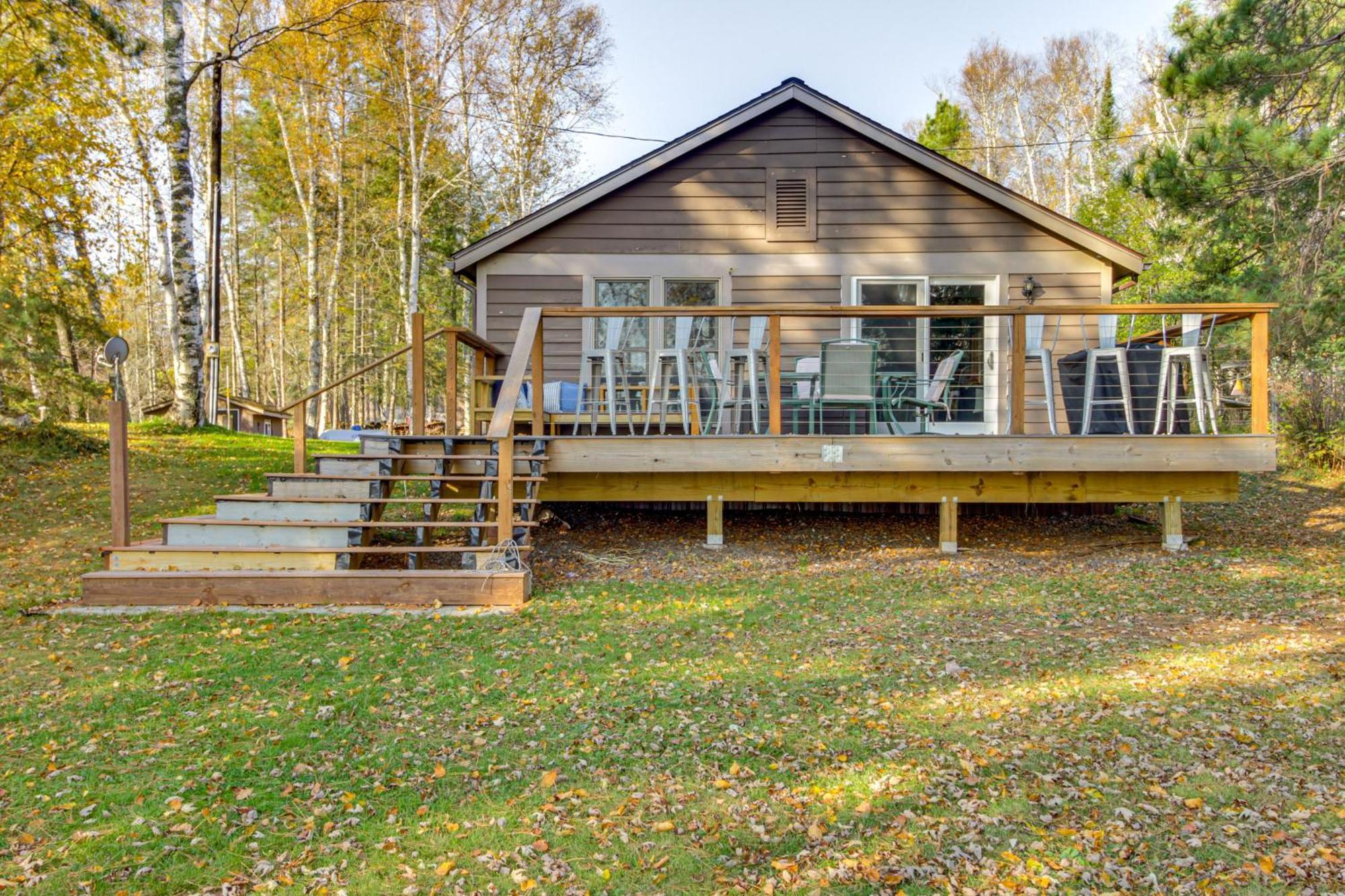 Waterfront With Deck And River View! Holiday home *