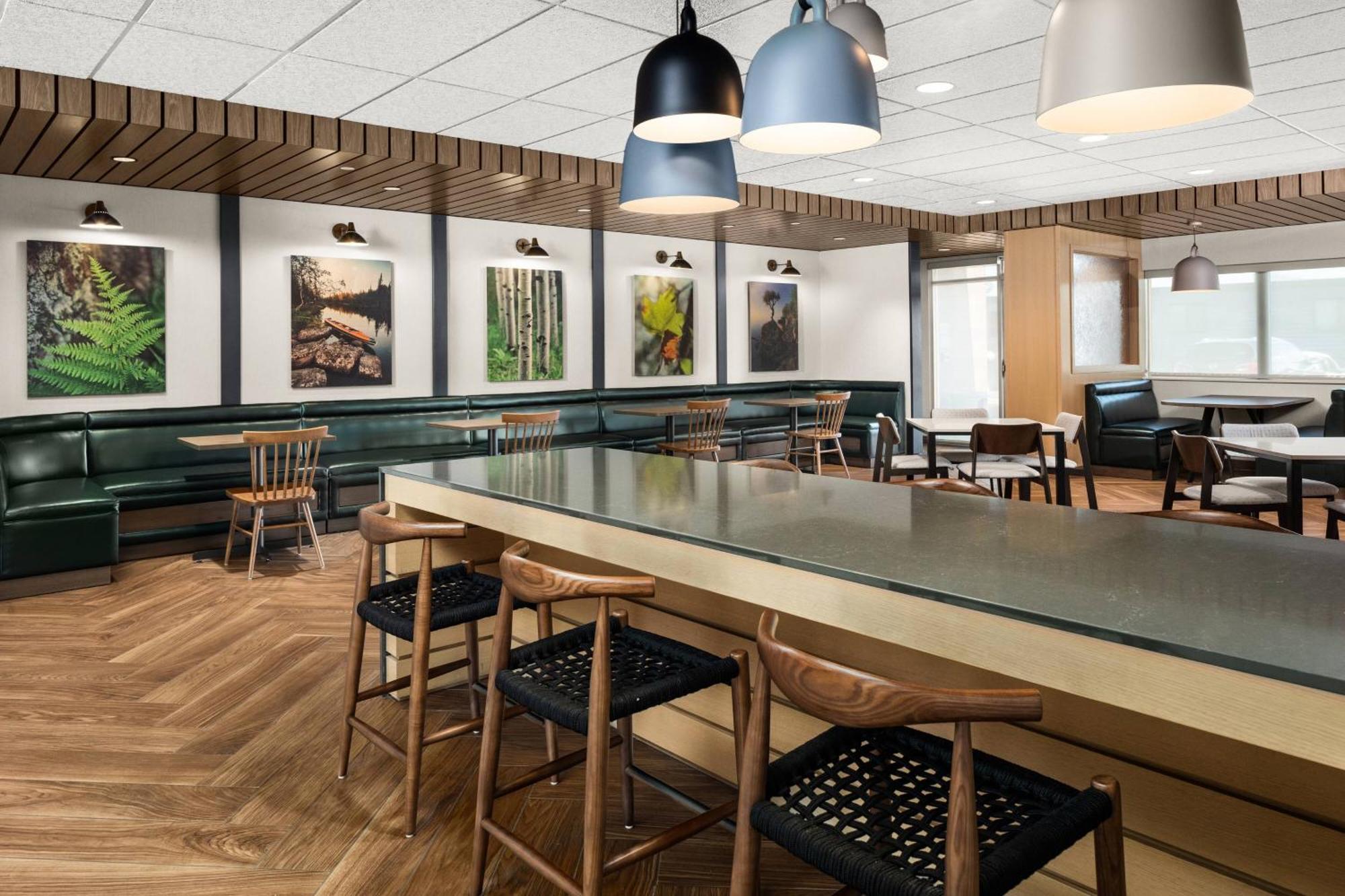 Hotel Fairfield By Marriott & 2*