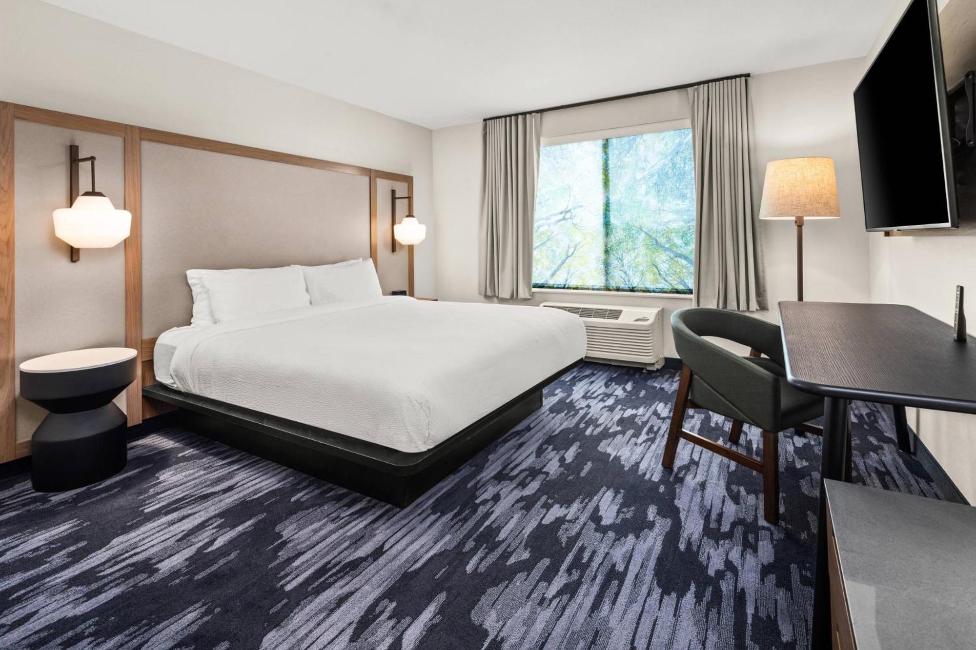 Fairfield By Marriott & 2*