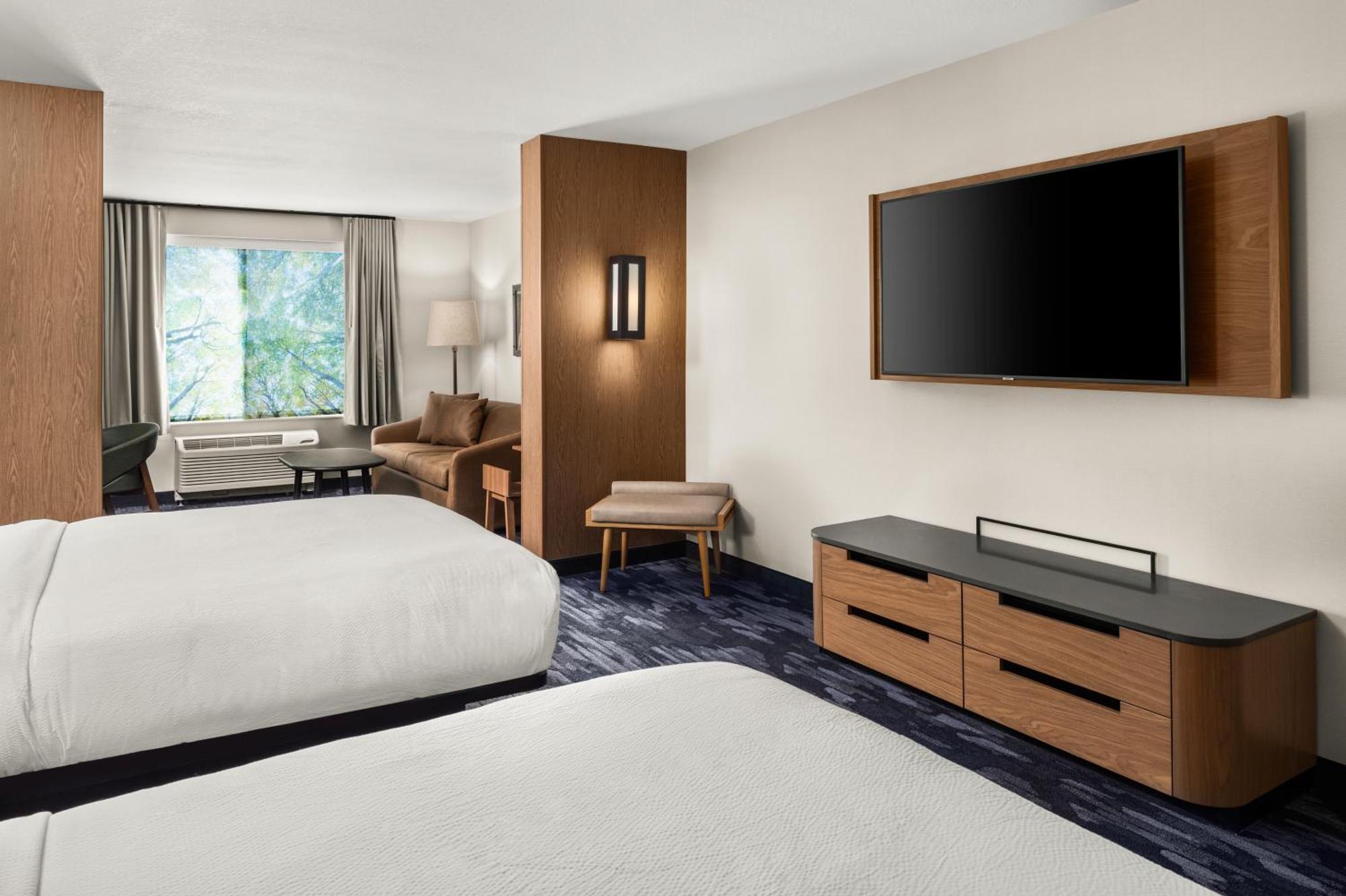 Fairfield By Marriott & 2*