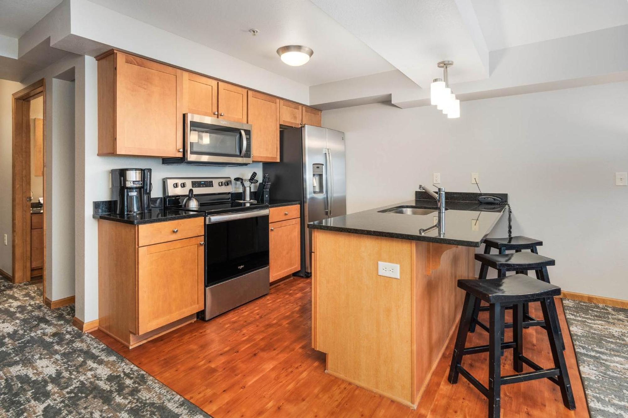 Beacon Pointe On Superior 3*