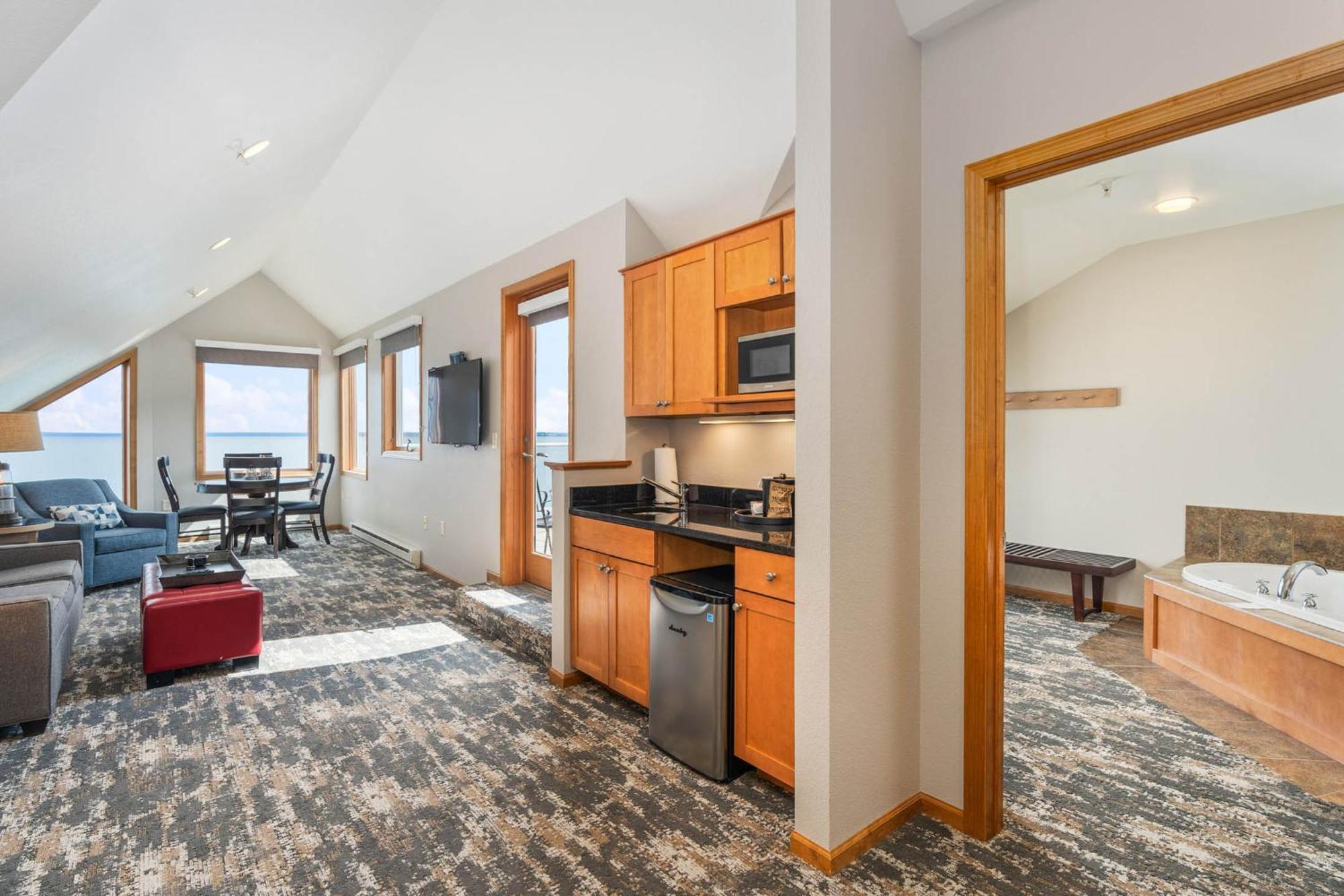 Beacon Pointe On Superior Resort