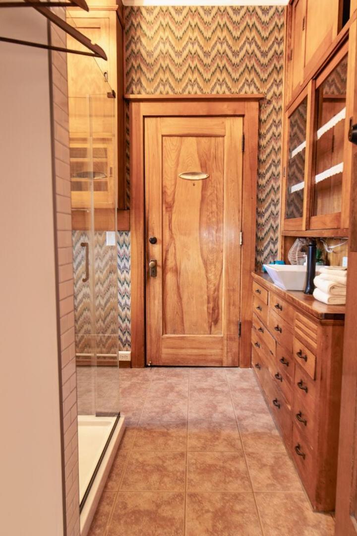 Hotel Jay Cooke W Shared Patio Sauna *