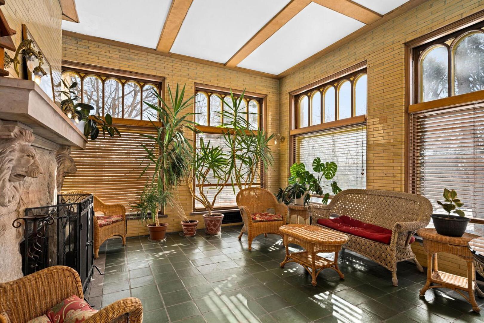 Hotel Equestrian Luxury Jacuzzi Fireplace