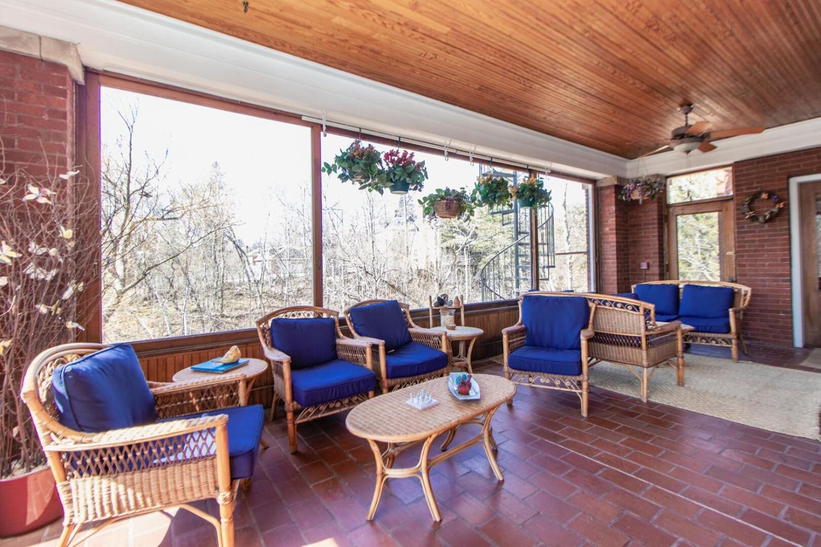 Pilot House Private Patio Sauna Hotel