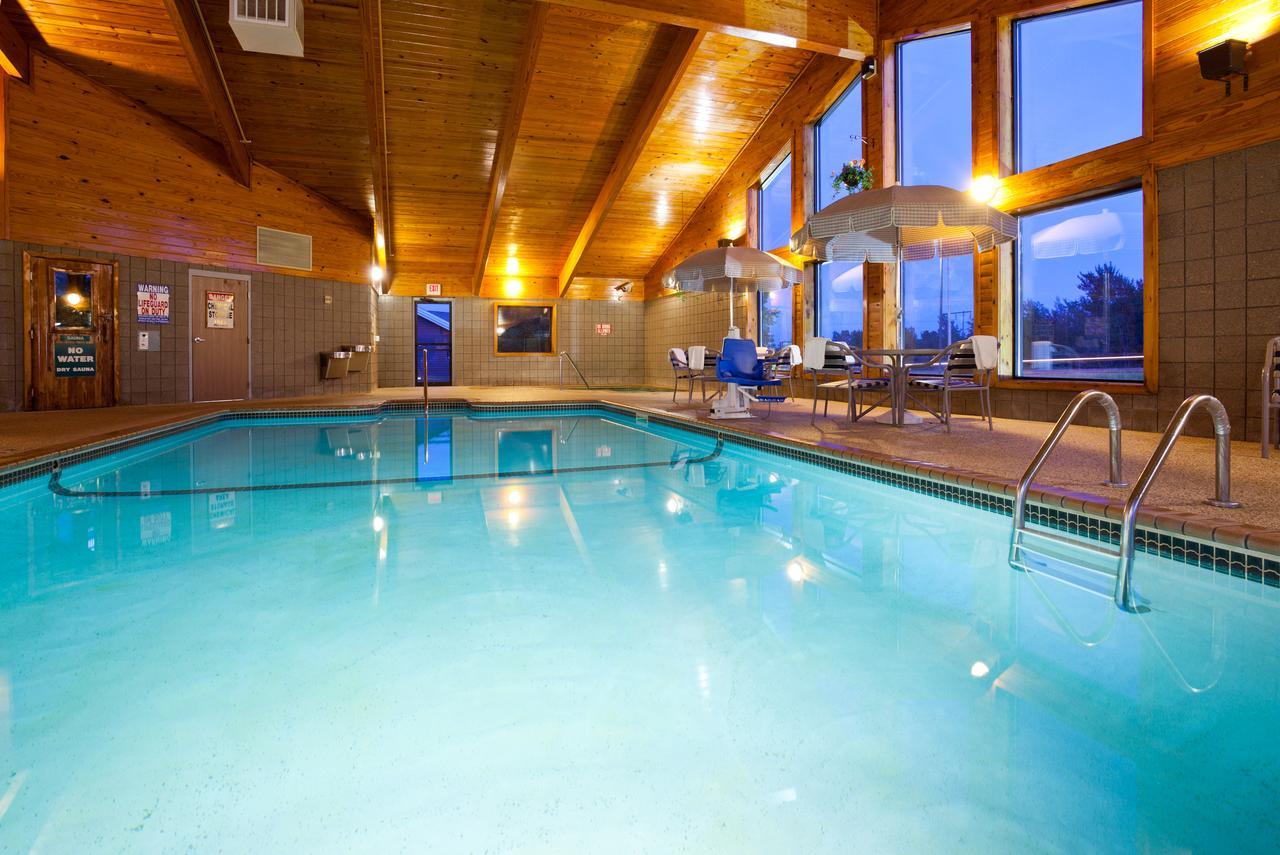 Americinn By Wyndham South Proctor Black Woods Event Ctr Hotel