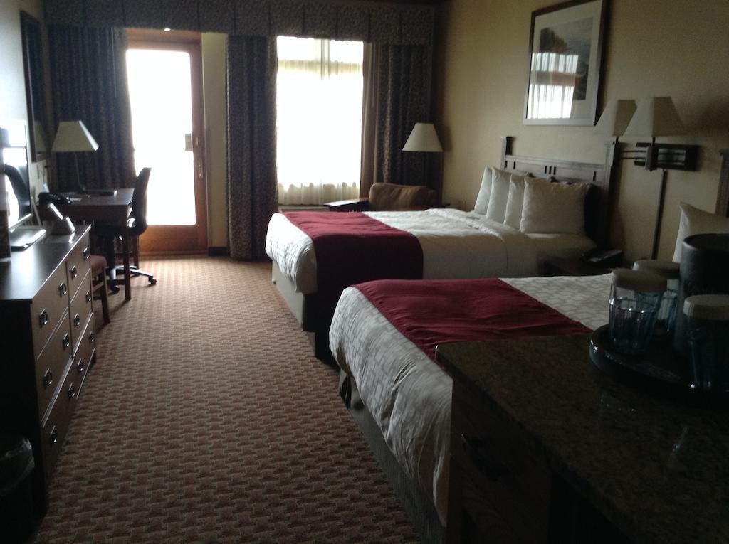 Canal Park Hotel 3*