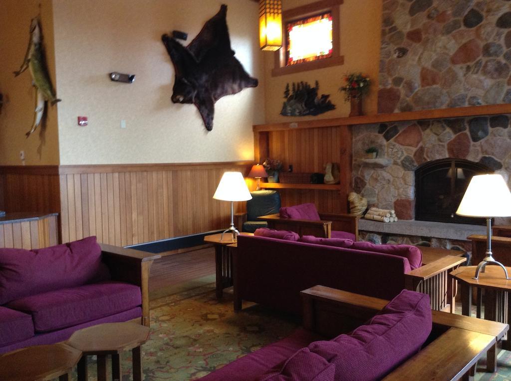 Canal Park Hotel 3*