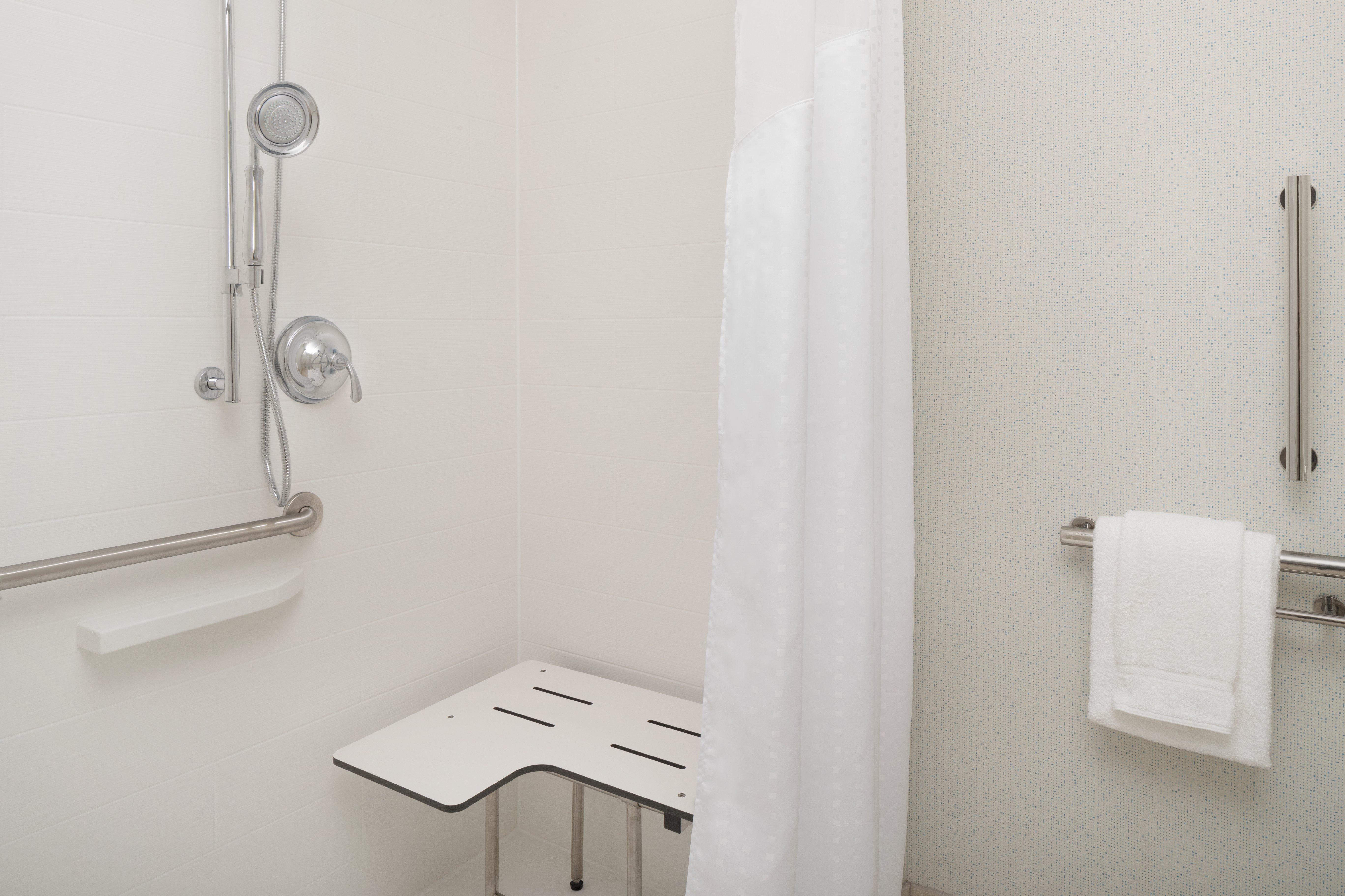 Express & North - Miller Hill By Ihg Hotel