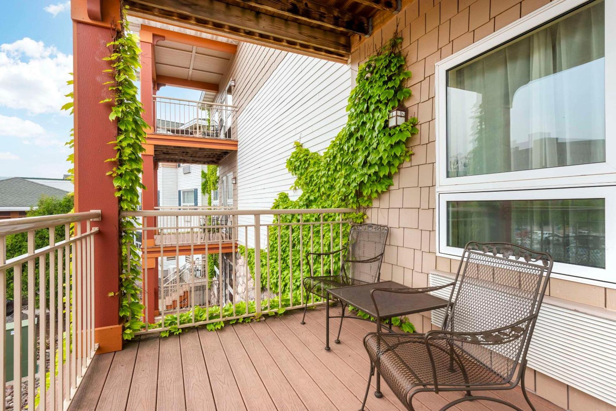 Lift Bridge Lodge, Ascend Collection Duluth