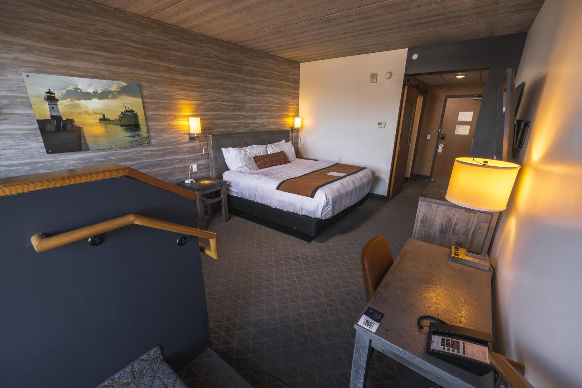 Pier B 5* Duluth
