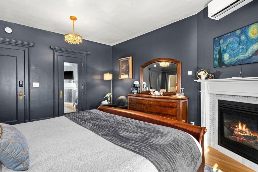 Vermilion W Clawfoot Tub Fireplace