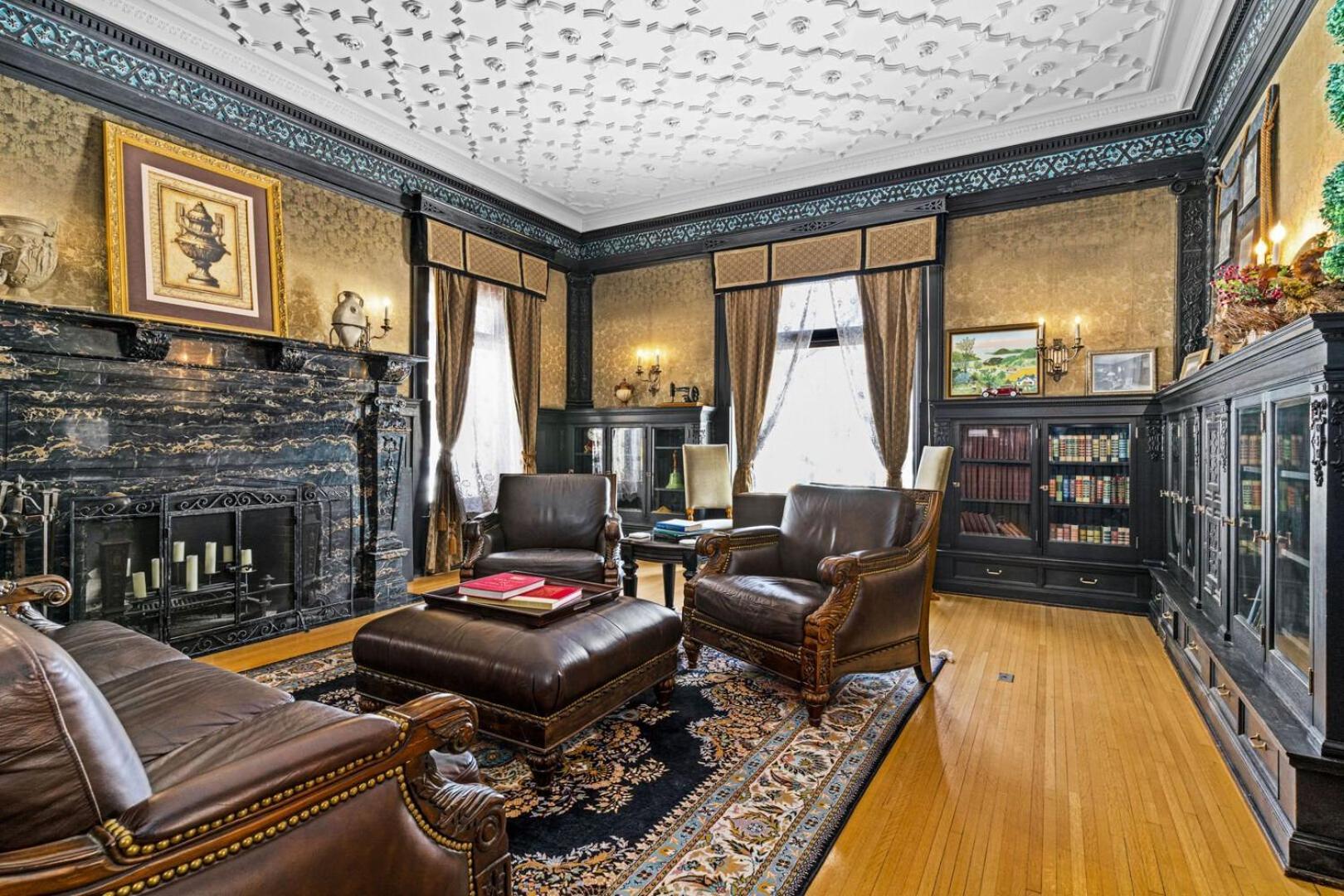 Vermilion W Clawfoot Tub Fireplace Hotel